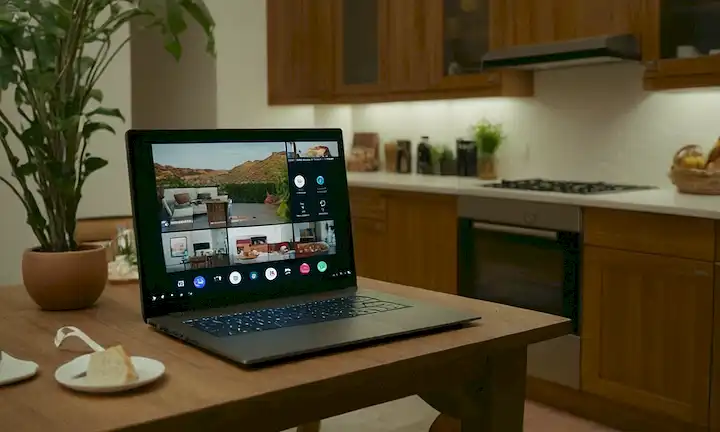 He aquí una posible respuesta: Una moderna casa española con electrodomésticos en uso